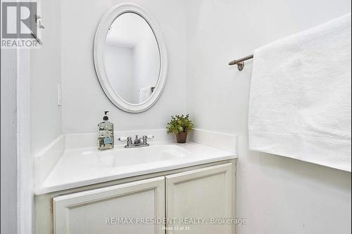 2586 Hammond Road, Mississauga, ON - Indoor Photo Showing Bathroom