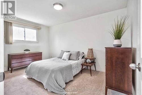 2586 Hammond Road, Mississauga, ON - Indoor Photo Showing Bedroom