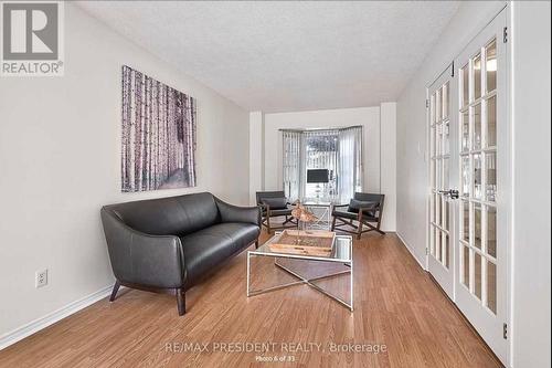 2586 Hammond Road, Mississauga, ON - Indoor Photo Showing Living Room