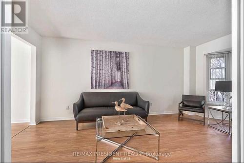 2586 Hammond Road, Mississauga, ON - Indoor Photo Showing Living Room
