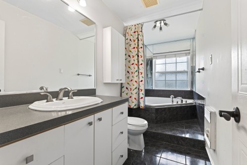 Salle de bains - 3255 Rue Beaulieu, Brossard, QC - Indoor Photo Showing Bathroom