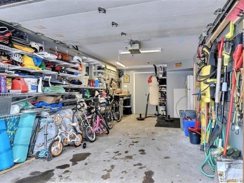Garage - 3255 Rue Beaulieu, Brossard, QC - Indoor Photo Showing Garage