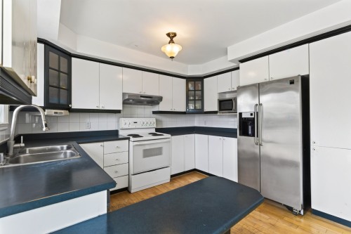 Cuisine - 3255 Rue Beaulieu, Brossard, QC - Indoor Photo Showing Kitchen With Double Sink