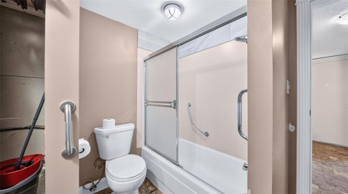 9 Camden Ave, View Royal, BC 