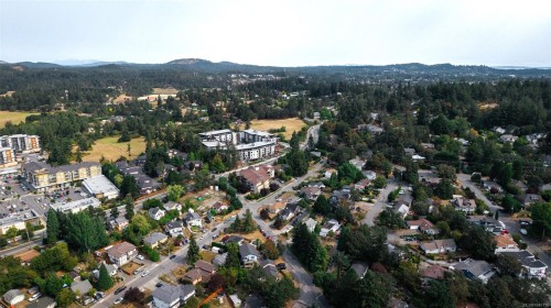 9 Camden Ave, View Royal, BC 