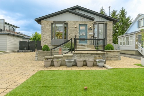 2401 Rue Bédard  Longueuil (Le Vieux-Longueuil), QC J4M 1R2