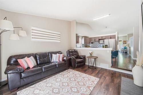 104 Copperstone Cr, Winnipeg, MB - Indoor Photo Showing Living Room