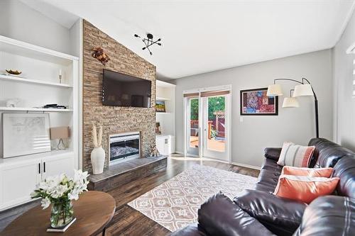 104 Copperstone Cr, Winnipeg, MB - Indoor Photo Showing Living Room With Fireplace