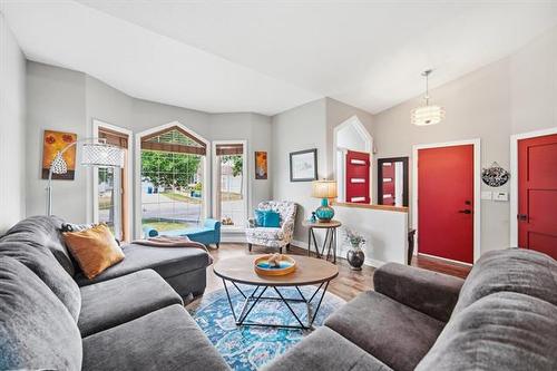 104 Copperstone Cr, Winnipeg, MB - Indoor Photo Showing Living Room