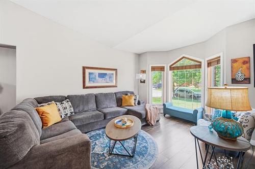 104 Copperstone Cr, Winnipeg, MB - Indoor Photo Showing Living Room