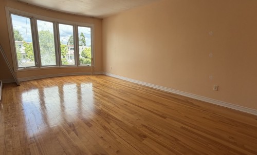 Living Room - 4998 Boul. Notre-Dame, Laval (Chomedey), QC - Indoor Photo Showing Other Room