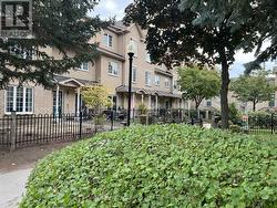 20 - 8 COX BOULEVARD  Markham, ON L3R 4G1