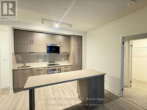 930 - 8119 Birchmount Road, Markham, ON - Indoor Photo Showing Kitchen