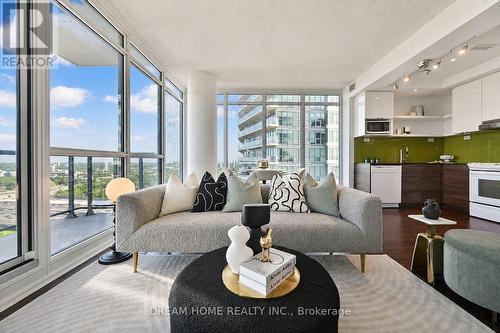 2608 - 121 Mcmahon Drive, Toronto, ON - Indoor Photo Showing Living Room