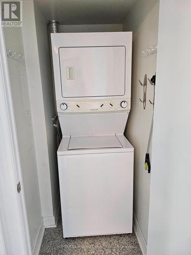 2606 - 18 Harrison Garden Boulevard, Toronto, ON - Indoor Photo Showing Laundry Room