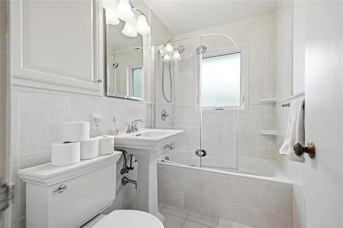 424 Dunrobin Ave, Winnipeg, MB - Indoor Photo Showing Bathroom