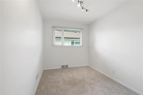 424 Dunrobin Ave, Winnipeg, MB - Indoor Photo Showing Other Room