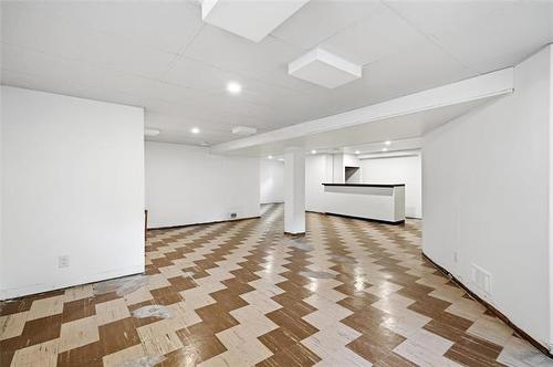 424 Dunrobin Ave, Winnipeg, MB - Indoor Photo Showing Other Room
