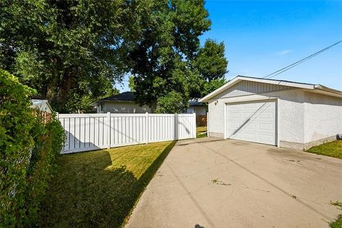424 Dunrobin Ave, Winnipeg, MB - Outdoor
