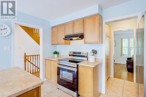 672 Mceastern Path, Milton, ON - Indoor Photo Showing Kitchen