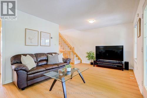 672 Mceastern Path, Milton, ON - Indoor Photo Showing Living Room
