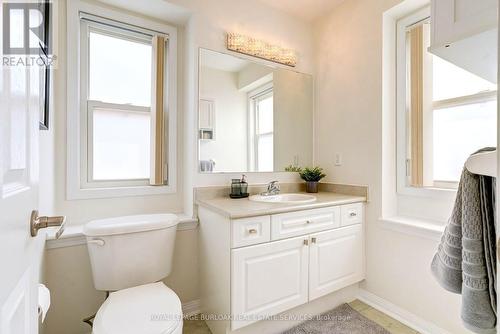 672 Mceastern Path, Milton, ON - Indoor Photo Showing Bathroom