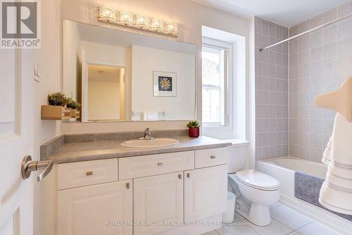 672 Mceastern Path, Milton, ON - Indoor Photo Showing Bathroom
