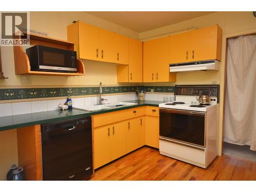 7609 Cunliffe Road, Coldstream, BC - Indoor Photo Showing Kitchen