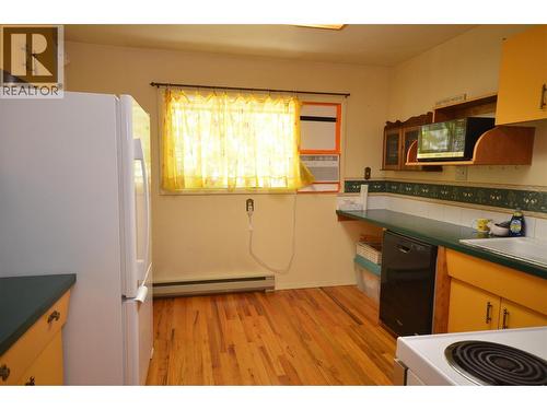 7609 Cunliffe Road, Coldstream, BC - Indoor Photo Showing Kitchen