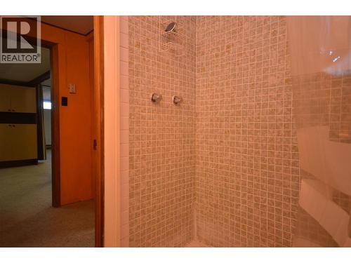 7609 Cunliffe Road, Coldstream, BC - Indoor Photo Showing Bathroom