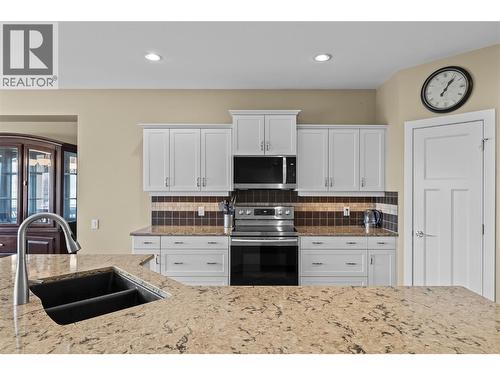 2421 Glacier Court Unit# 2, Kelowna, BC - Indoor Photo Showing Kitchen With Double Sink