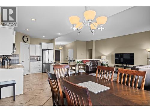 2421 Glacier Court Unit# 2, Kelowna, BC - Indoor Photo Showing Dining Room