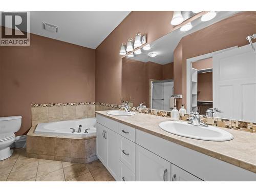 2421 Glacier Court Unit# 2, Kelowna, BC - Indoor Photo Showing Bathroom