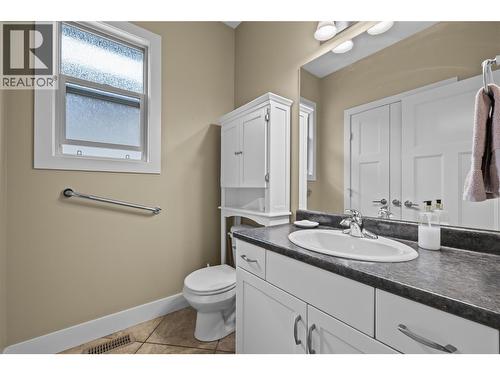 2421 Glacier Court Unit# 2, Kelowna, BC - Indoor Photo Showing Bathroom