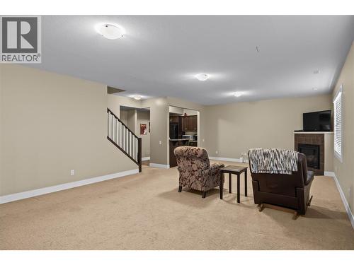 2421 Glacier Court Unit# 2, Kelowna, BC - Indoor Photo Showing Other Room