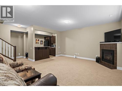 2421 Glacier Court Unit# 2, Kelowna, BC - Indoor Photo Showing Living Room With Fireplace