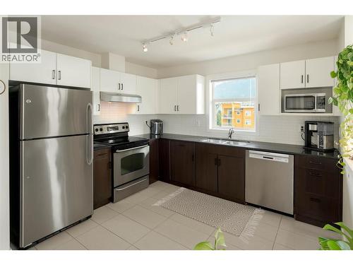 551 Yates Road Unit# 405, Kelowna, BC - Indoor Photo Showing Kitchen