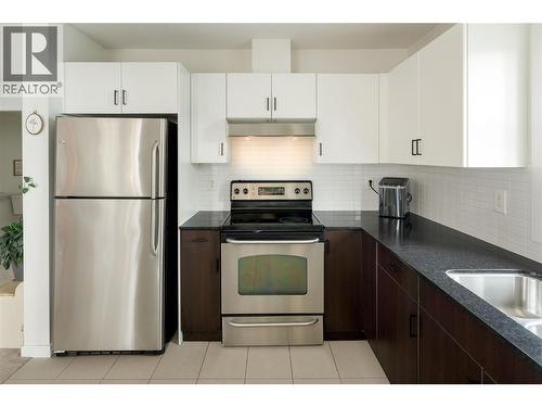 551 Yates Road Unit# 405, Kelowna, BC - Indoor Photo Showing Kitchen