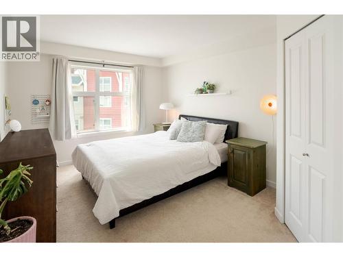 551 Yates Road Unit# 405, Kelowna, BC - Indoor Photo Showing Bedroom