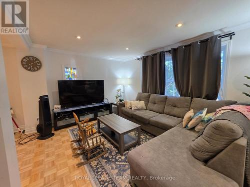 1247 Summerville Avenue, Ottawa, ON - Indoor Photo Showing Living Room