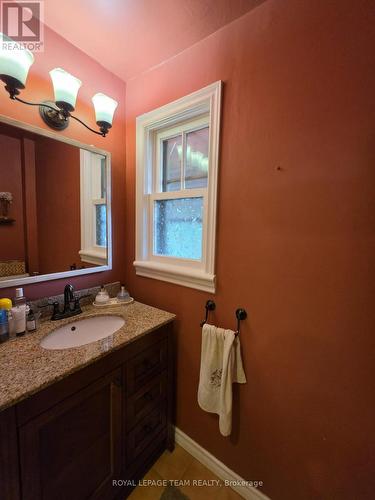 1247 Summerville Avenue, Ottawa, ON - Indoor Photo Showing Bathroom