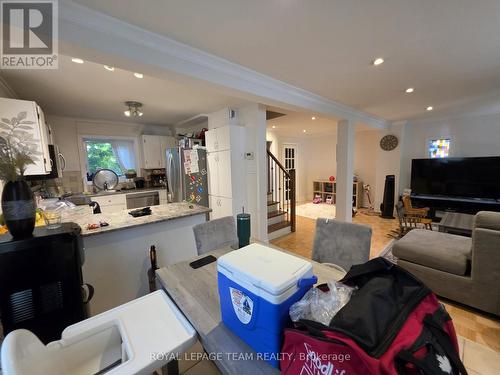 1247 Summerville Avenue, Ottawa, ON - Indoor Photo Showing Living Room
