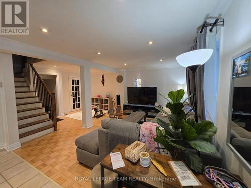 1247 Summerville Avenue, Ottawa, ON - Indoor Photo Showing Living Room