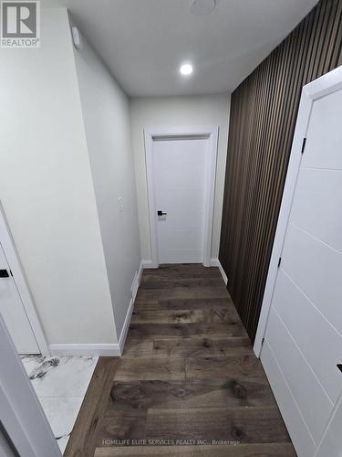 36 MANORGLEN CRESCENT , Toronto, Ontario M1S 1W4 2