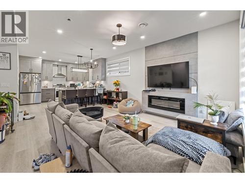 830 Glenwood Avenue Unit# 2  Kelowna, BC V1Y 5M5