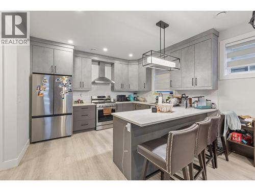 830 Glenwood Avenue Unit# 2, Kelowna, BC - Indoor Photo Showing Kitchen With Upgraded Kitchen