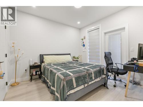 830 Glenwood Avenue Unit# 2, Kelowna, BC - Indoor Photo Showing Bedroom