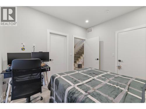 830 Glenwood Avenue Unit# 2, Kelowna, BC - Indoor Photo Showing Bedroom