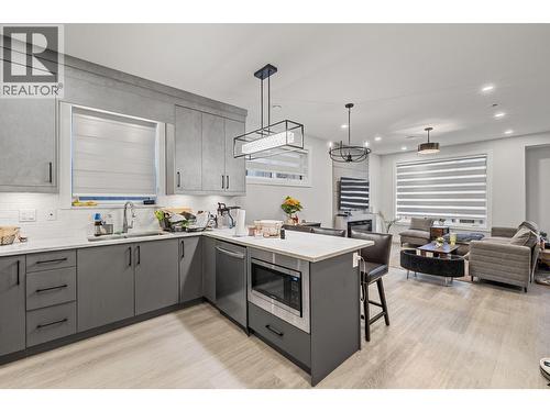 830 Glenwood Avenue Unit# 2, Kelowna, BC - Indoor Photo Showing Kitchen With Double Sink With Upgraded Kitchen