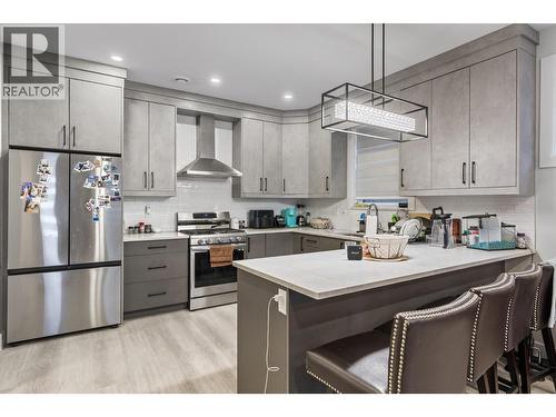 830 Glenwood Avenue Unit# 2, Kelowna, BC - Indoor Photo Showing Kitchen With Upgraded Kitchen